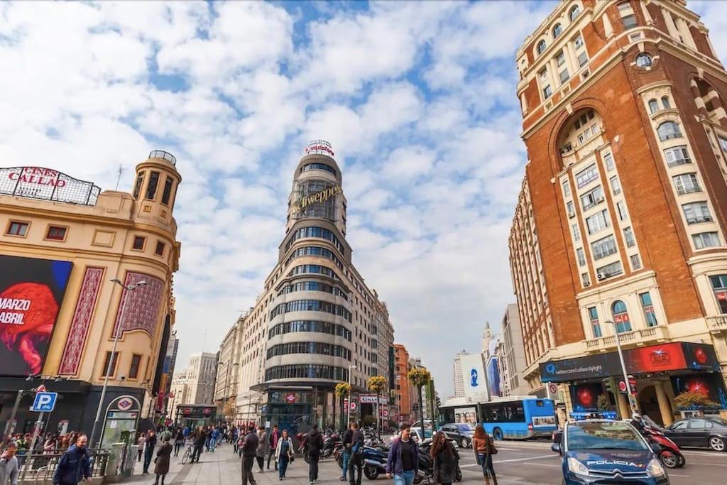 Apartments Plaza Callao Madrid Exterior photo