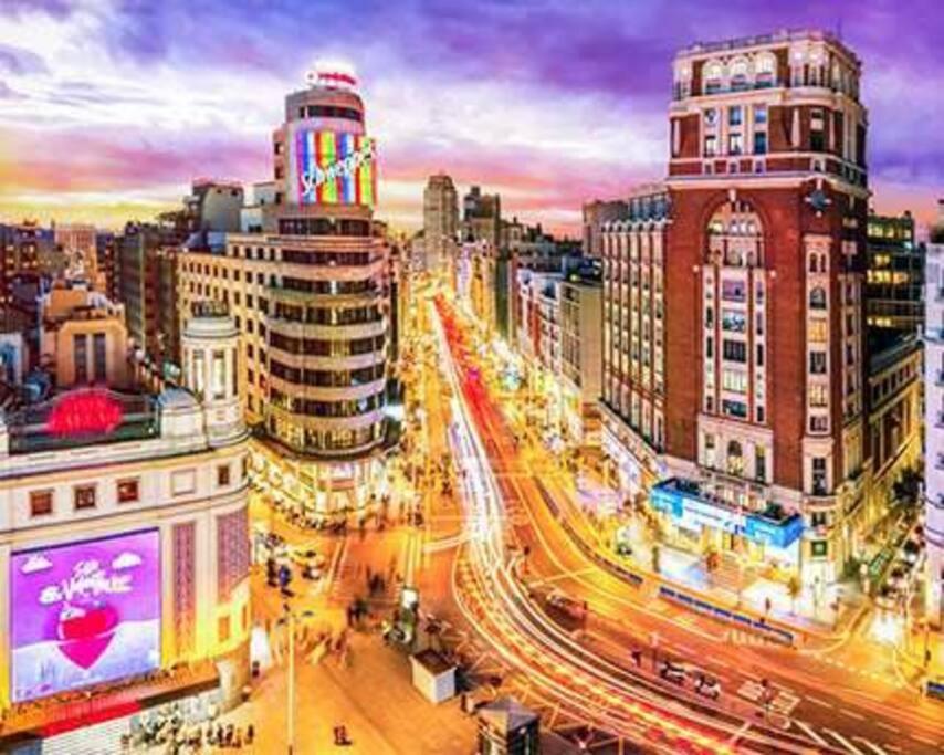 Apartments Plaza Callao Madrid Exterior photo