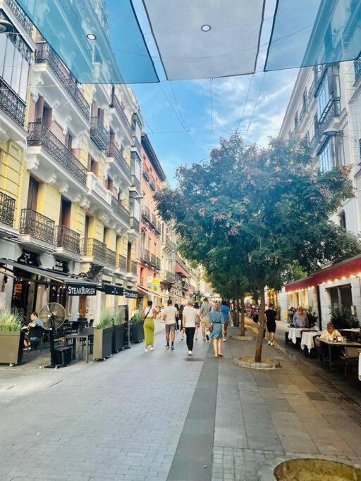 Apartments Plaza Callao Madrid Exterior photo